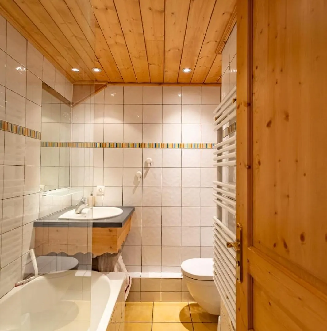 Duplex For 4 People - Ski-In - Ski-Out Meribel Apartment