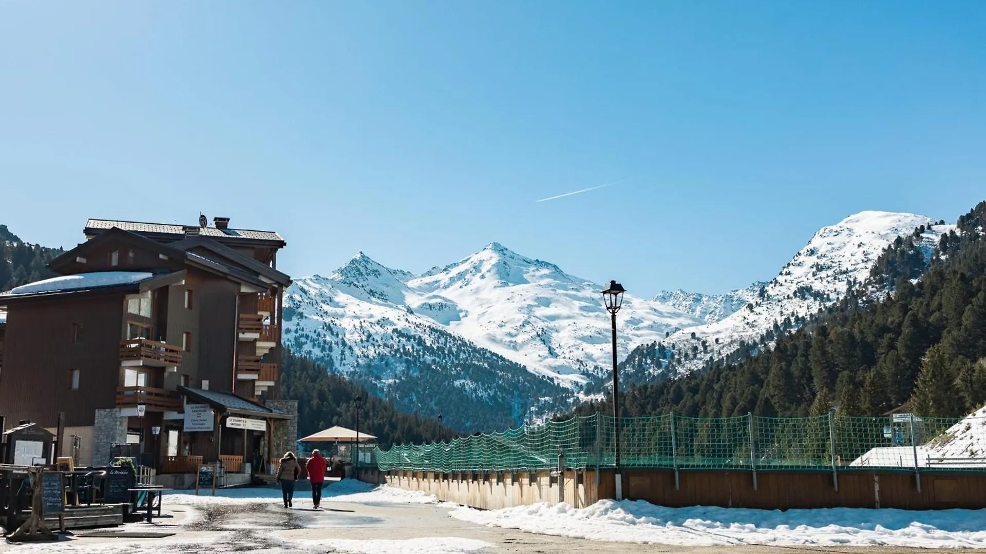 Duplex For 4 People - Ski-In - Ski-Out Meribel Apartment