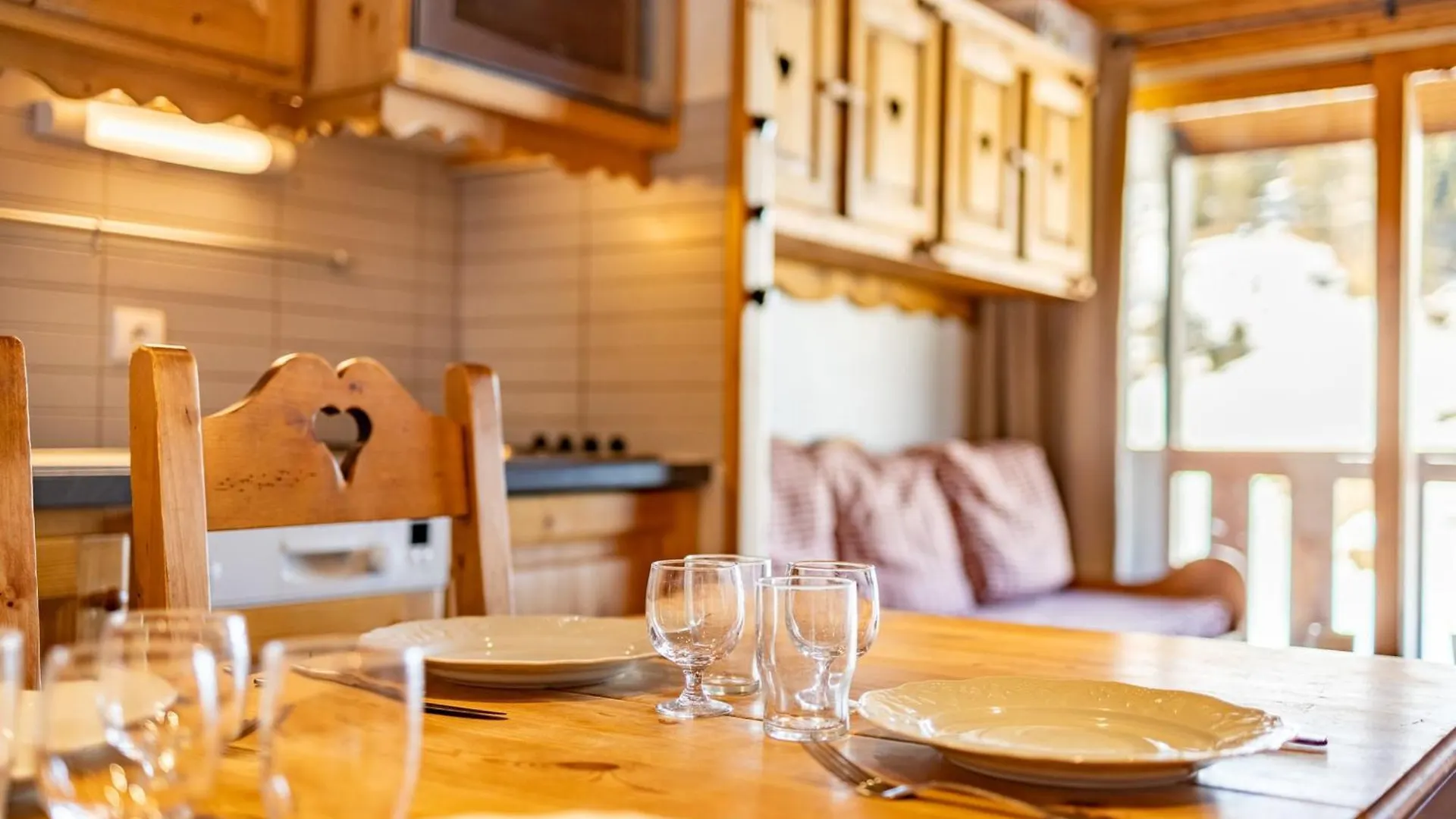 Duplex For 4 People - Ski-In - Ski-Out Meribel Apartment