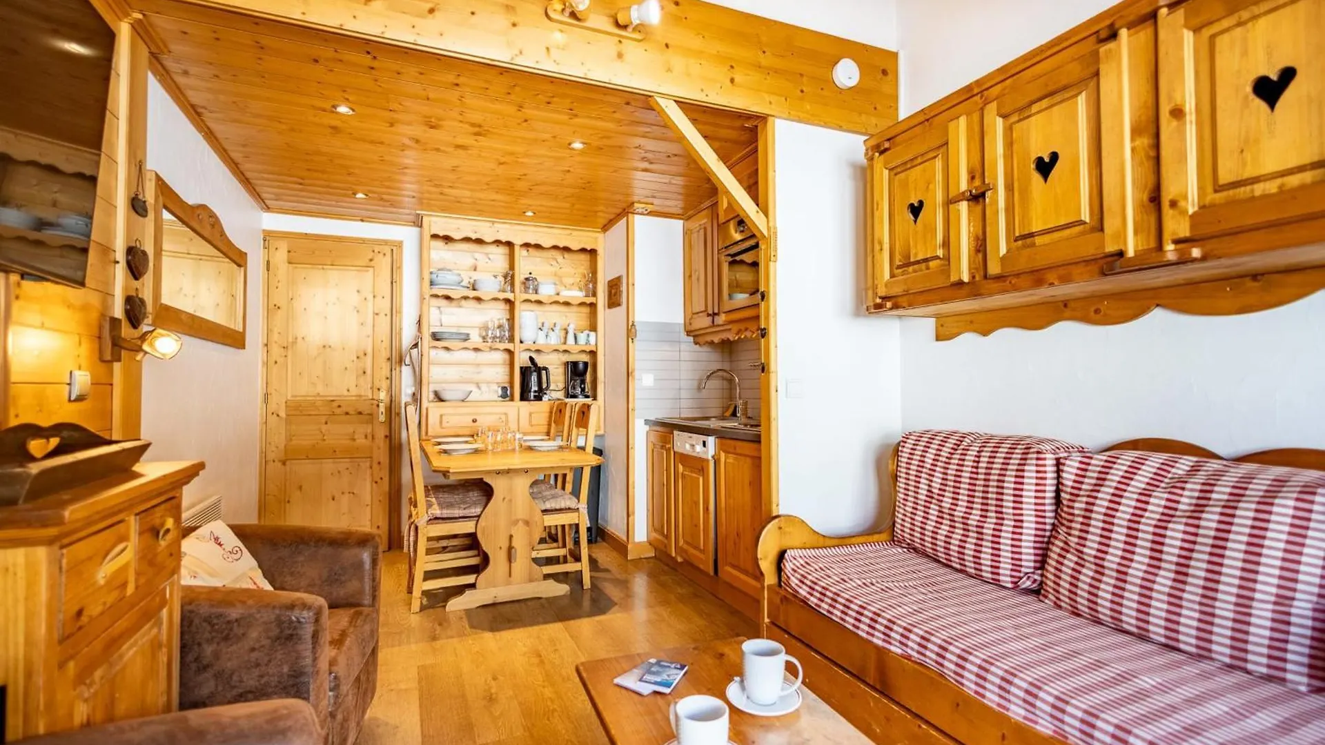 Duplex For 4 People - Ski-In - Ski-Out Meribel